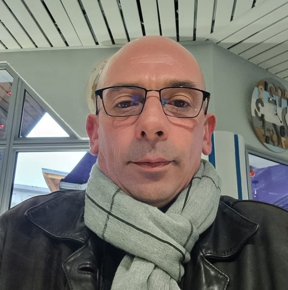Pavel - Site gay gratuit à Zwingen Profil de Pavel, 45 ans, Site gay gratuit à Zwingen (Bâle-Campagne)
